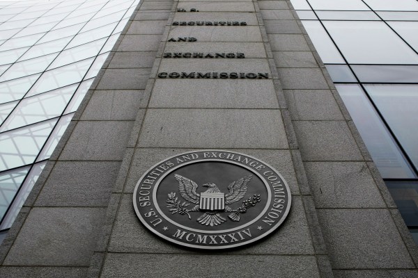 SEC на САЩ преразглежда правилата за индустрията на частни фондове за 20 трилиона долара