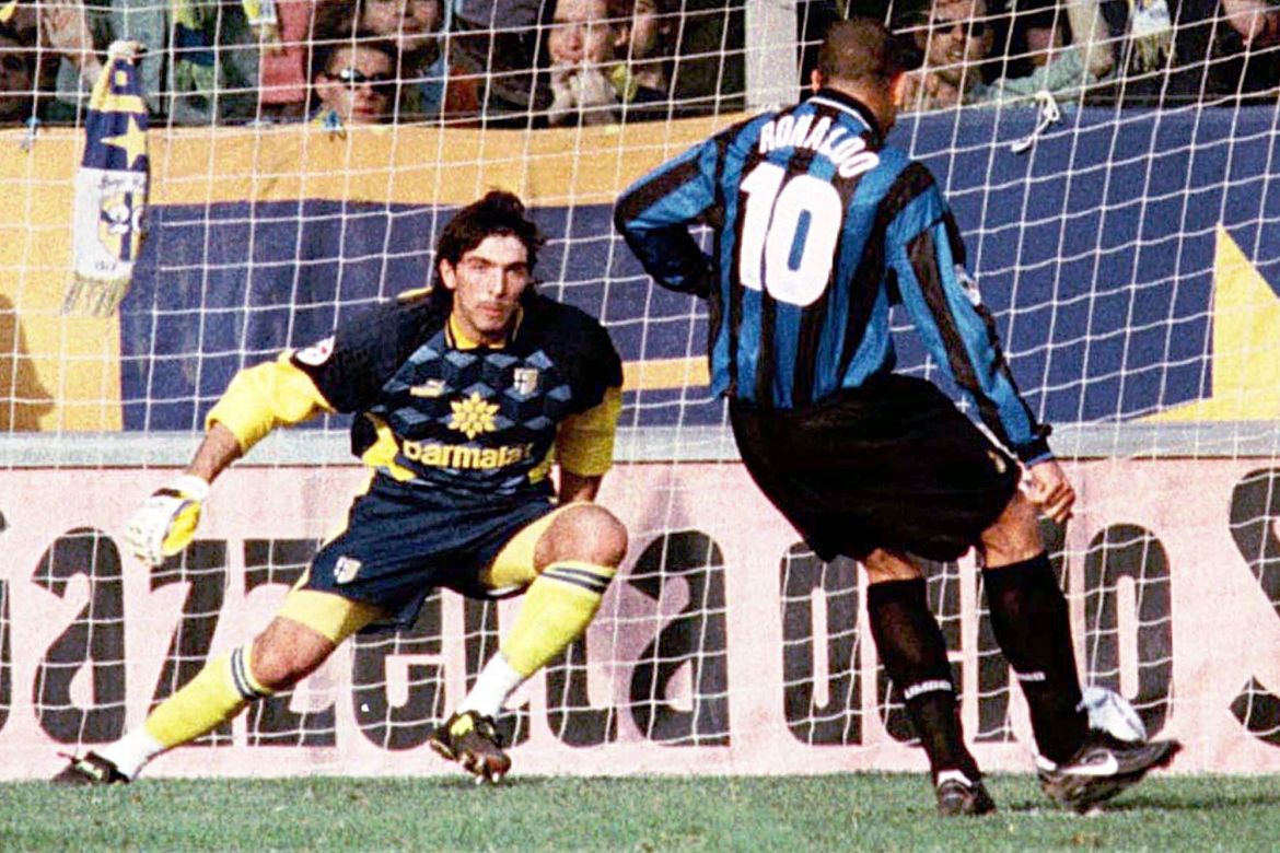 Parma's goalie Gianluigi Buffon prepares to block a penalty kicked by Inter's Ronaldo