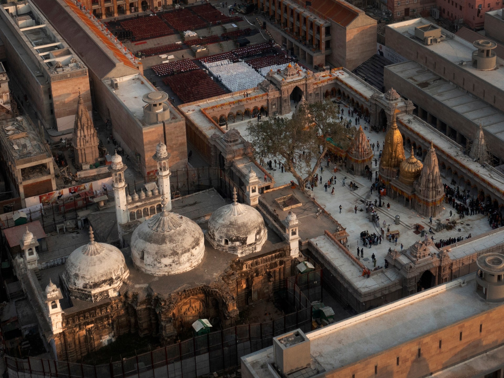 Nach einem Gerichtsbeschluss beginnen hinduistische Gebete in einer Moschee aus der Mogulzeit in Indien  Religionsnachrichten