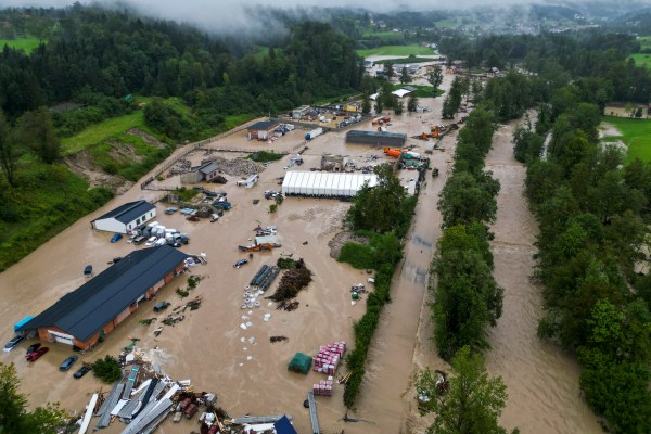 Словения страда от най-големите си наводнения