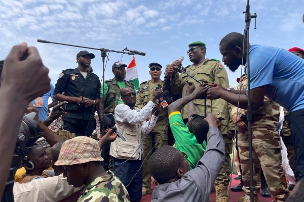 Военните на Нигер определят кабинет от 21 души преди срещата на върха в Западна Африка