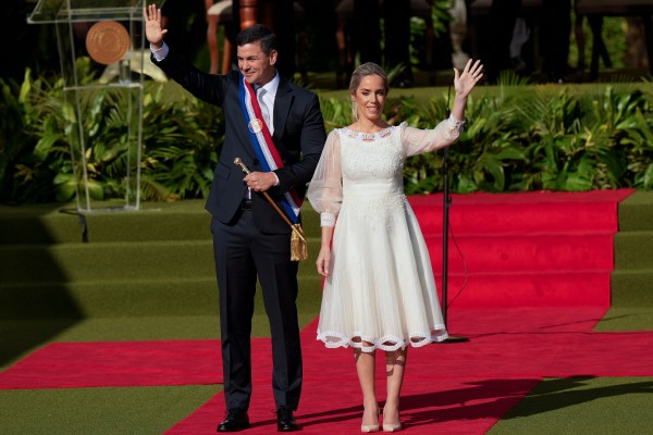 Сантяго Пеня встъпва в длъжност като президент на Парагвай с про-тайванско послание