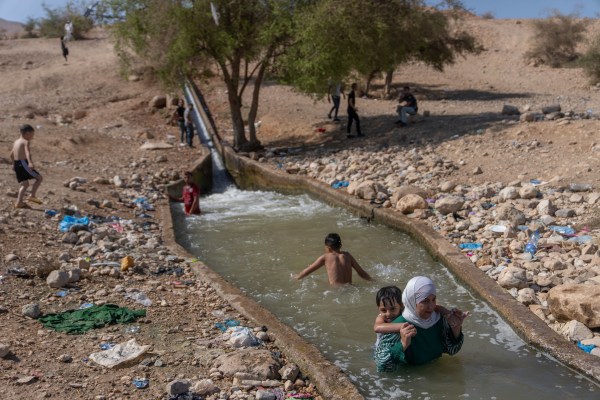 Палестинците все още се борят да получат достатъчно вода