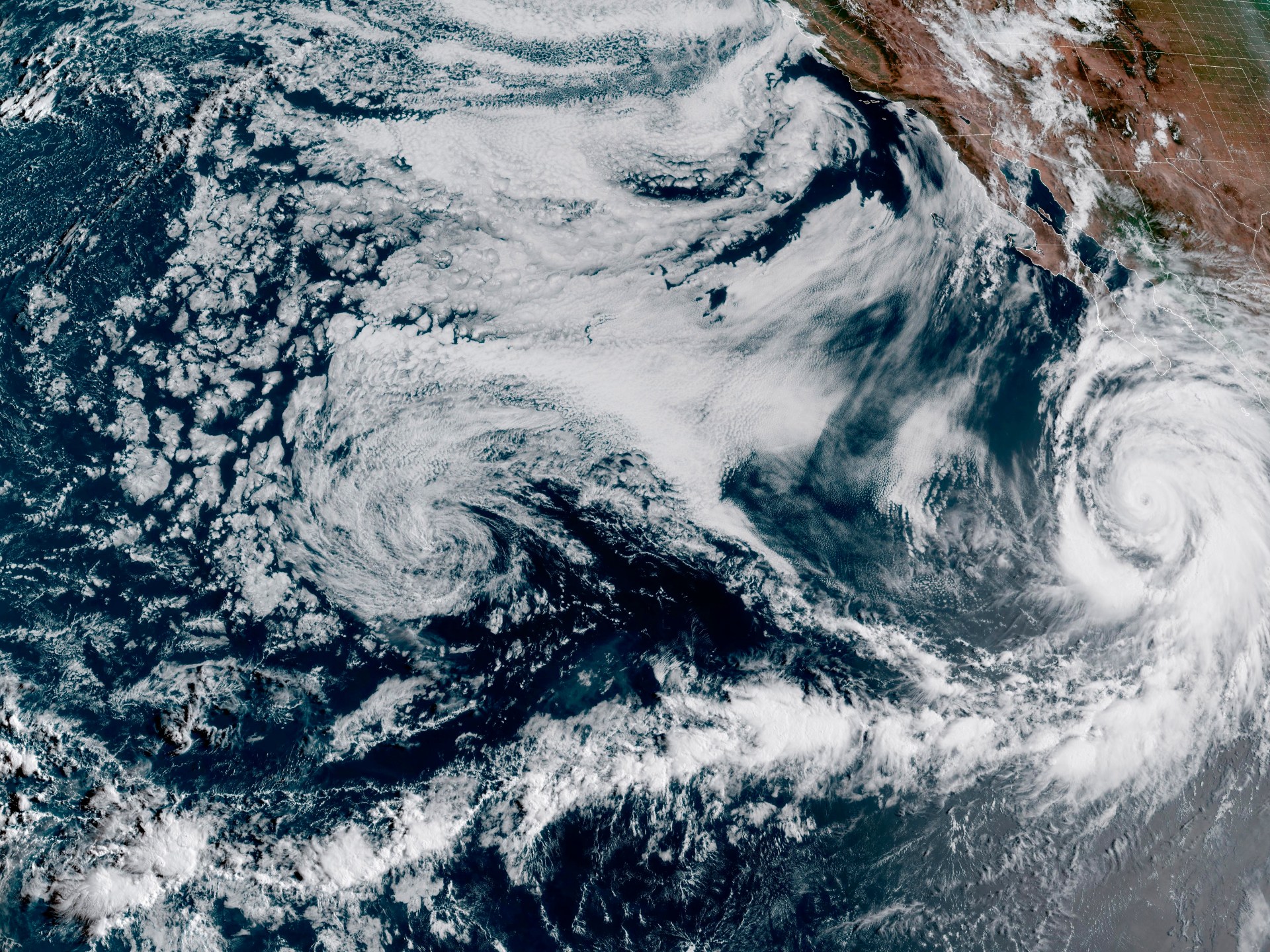 California, Hilary Kasırgası yaklaşırken ilk tropikal fırtına saatini aldı