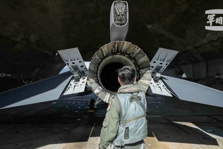 A Taiwan pilot inspecting an F-16