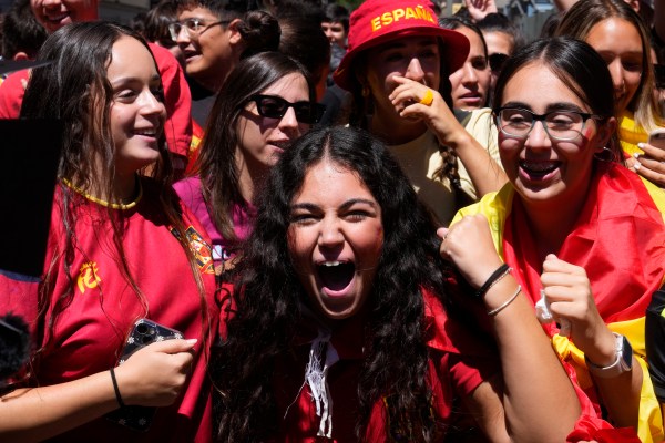 „Ние сме равни“: Испанските фенове празнуват победата на Световното първенство за жени