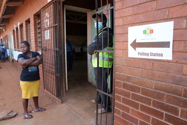 Булавайо Зимбабве – Гласуването продължи до ранните часове на четвъртък
