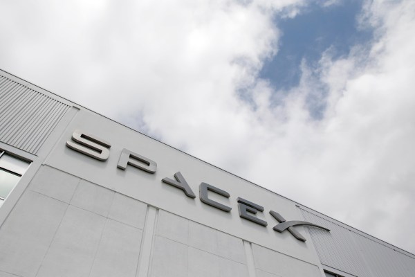 SpaceX, ракетната компания, собственост на Илън Мъск, е съдена от