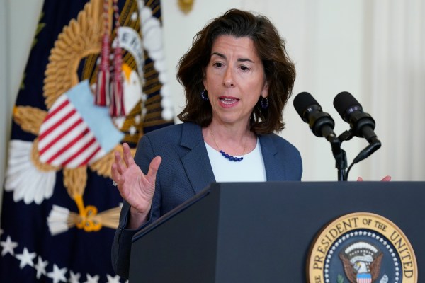 Министърът на търговията на САЩ посети Китай, призовава за „стабилни“ връзки