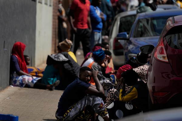 Южна Африка обявява разследване на пожара в Йоханесбург, който уби 76 души