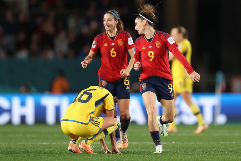 Filippa Angeldal of Sweden shows dejection while Aitana Bonmati and Esther Gonzalez of Spain celebrate
