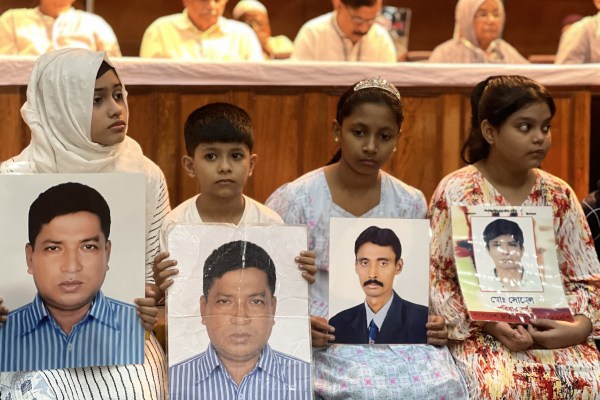 „Чакането никога не свършва“ за семействата на насилствено изчезналите в Бангладеш
