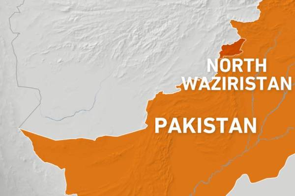 Атака срещу пост на пакистанската армия близо до афганистанската граница уби седем, казаха военни