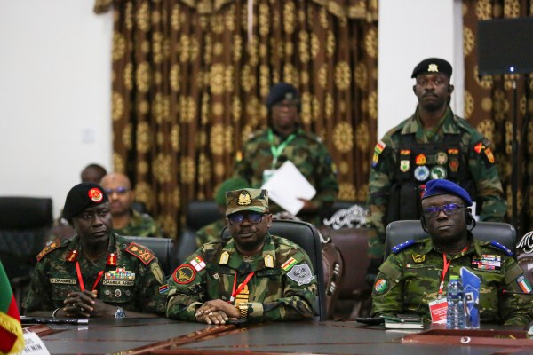 Делегация от регионални нации пристигна в Нигер в последен дипломатически