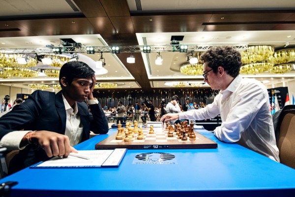 „Индия чака“: шахматното чудо Praggnanandhaa се изправя срещу Магнус Карлсен