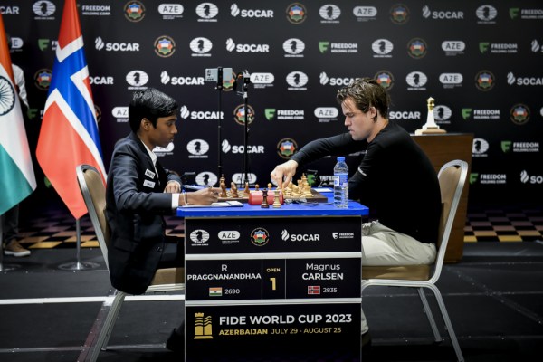 Най-високо класираният Магнус Карлсен от Норвегия спечели Световната купа по