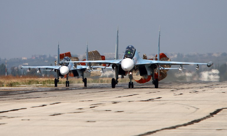 A picture taken on October 3, 2015 shows Russian Sukhoi Su-30 SM jet fighters landing on a runway at the Hmeimim airbase in the Syrian province of Latakia. AFP PHOTO / KOMSOMOLSKAYA PRAVDA / ALEXANDER KOTS *RUSSIA OUT* (Photo by ALEXANDER KOTS / KOMSOMOLSKAYA PRAVDA / AFP) / RUSSIA OUT