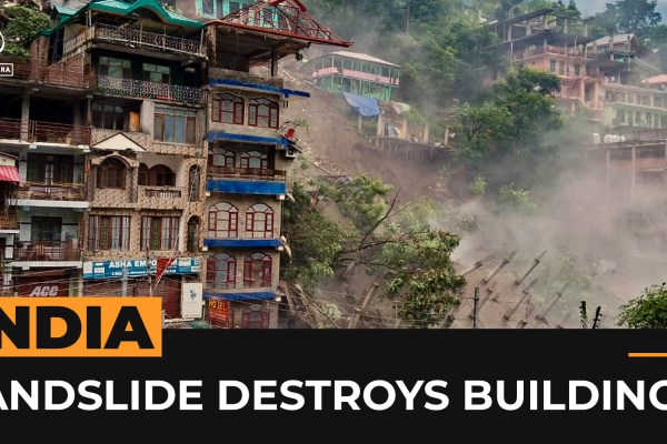 Свлачище в северните индийски планини унищожи няколко сгради, последното в