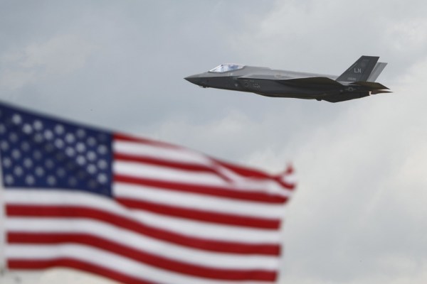 Американските власти молят местните жители за помощ при намирането на изчезналия самолет F-35