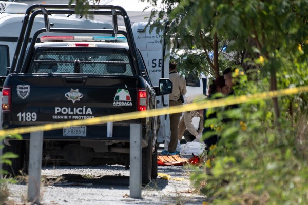 Около 12 тела, открити разпръснати из Монтерей в Северно Мексико