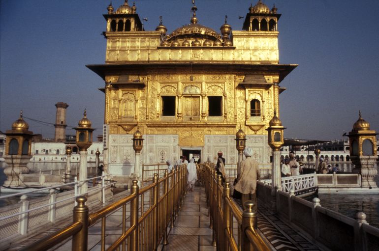 The Sikh's Golden temple in Amritsar, India, May 30, 1985. SCANNED FROM NEGATIVE. REUTERS/Ramesh Pande CMC/PN