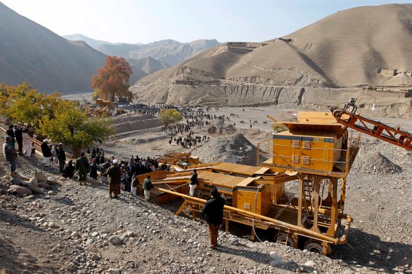 Разработването на мините в Афганистан ще повдигне афганистанците