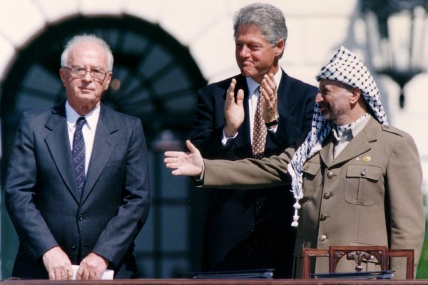 На 13 септември 1993 г. палестинският лидер Ясер Арафат и