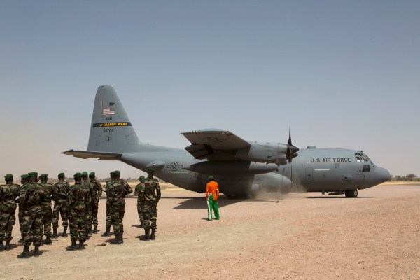 Военните на Съединените щати възобновиха операциите си в Нигер, летейки