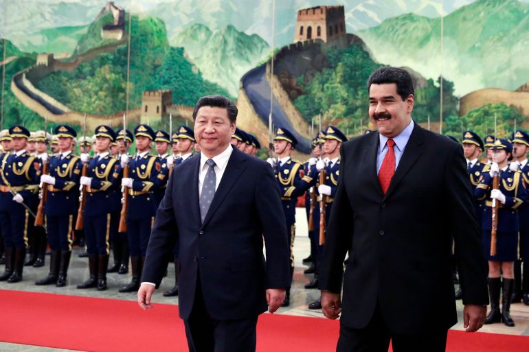 Venezuela's President Nicolas Maduro (front R) walks with China's President Xi Jinping during a welcome ceremony at the Great Hall of the People in Beijing, January 7, 2015. REUTERS/Andy Wong/Pool (CHINA - Tags: POLITICS)