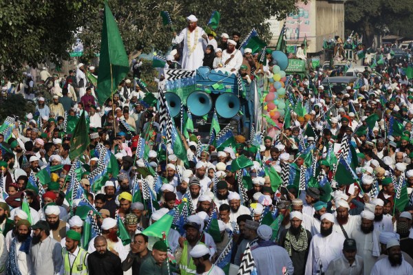 Експлозия на митинг за отбелязване на рождения ден на пророка в Пакистан уби 6, рани десетки