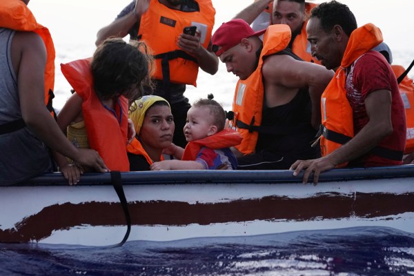 Повече от 2500 загинали, изчезнали като 186 000 са прекосили Средиземно море през 2023 г.