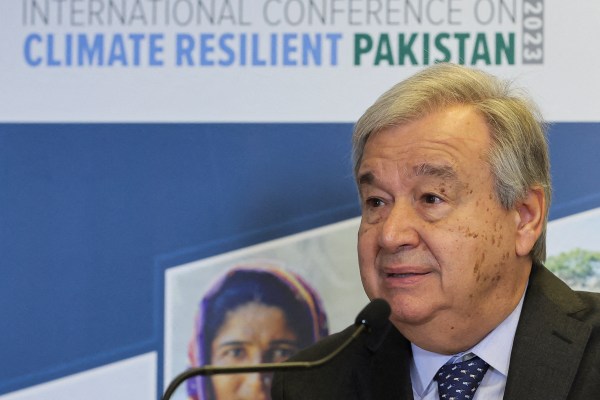 Шефът на ООН казва, че наводненията в Пакистан са „лакмус за климатична справедливост“, тъй като помощта изостава