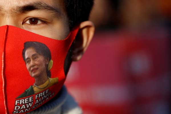 „Все още моите хора“: Мианмарската диаспора подкрепя борбата за демокрация у дома