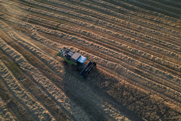 Полша заплашва да запази украинската забрана за зърно след изтичане на ембаргото
