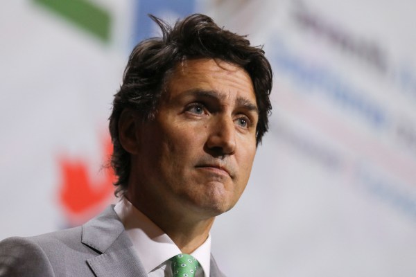 Канадският министър председател Джъстин Трюдо отхвърли идеята да се оттегли