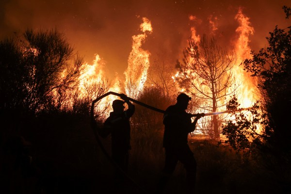 Гърция се бори с горските пожари по грешния начин