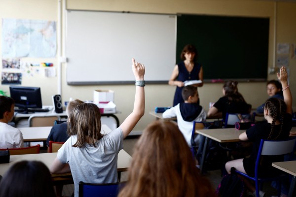 Френските държавни училища изпратиха десетки момичета вкъщи защото отказаха да
