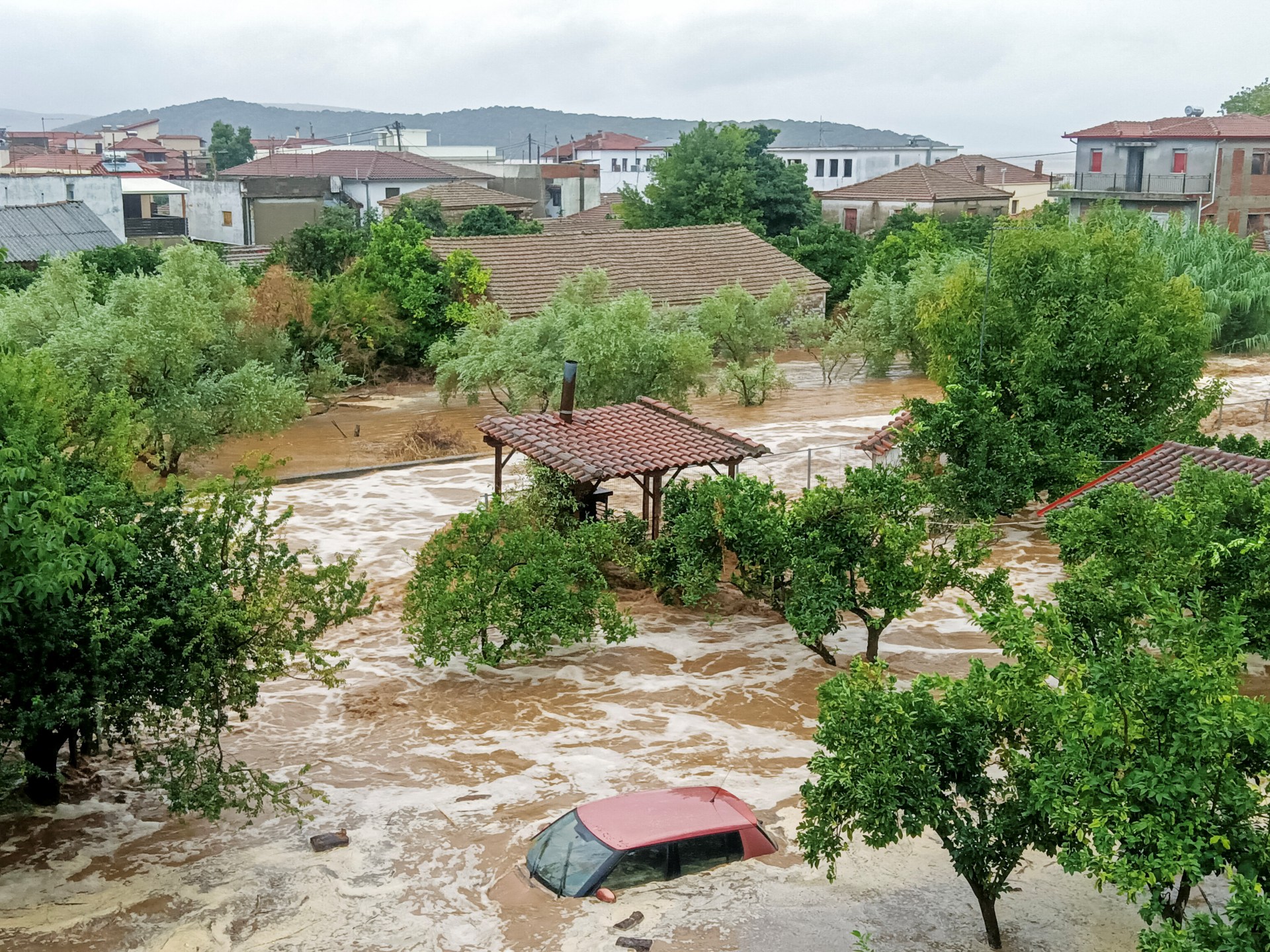 Türkiye, Yunanistan ve Bulgaristan’ı etkisi altına alan sağanak ve sel felaketinde en az 5 kişi hayatını kaybetti.  İklim krizi haberleri