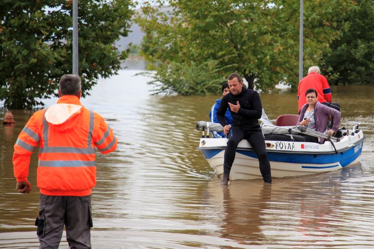 El número de muertos por inundaciones en Grecia aumenta a cuatro y más de 800 rescatados |  Noticias del tiempo