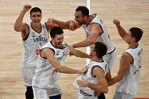 Сърбия победи Канада с 95-86 и стигна до финала на Световното първенство по баскетбол