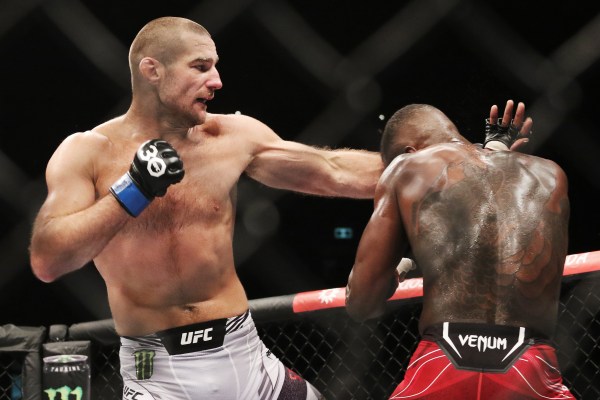 Шон Стрикланд разстрои Израел Адесаня, за да вземе титлата в средна категория на UFC