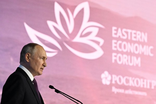 Руският президент Владимир Путин казва че делата срещу бившия президент