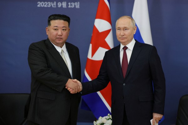 Северна Корея е изпратила на Русия милиони боеприпаси в замяна на храна, казва Сеул