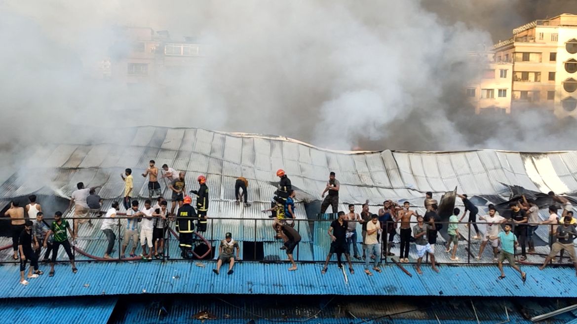 Hundreds of shops gutted in market fire in Bangladesh