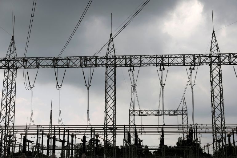 FILE PHOTO: High-tension electrical power lines are seen at the Azura-Edo Independent Power Plant (IPP) on the outskirt of Benin City in Edo state, Nigeria June 13, 2018. Picture taken June 13, 2018. REUTERS/Akintunde Akinleye/File Photo