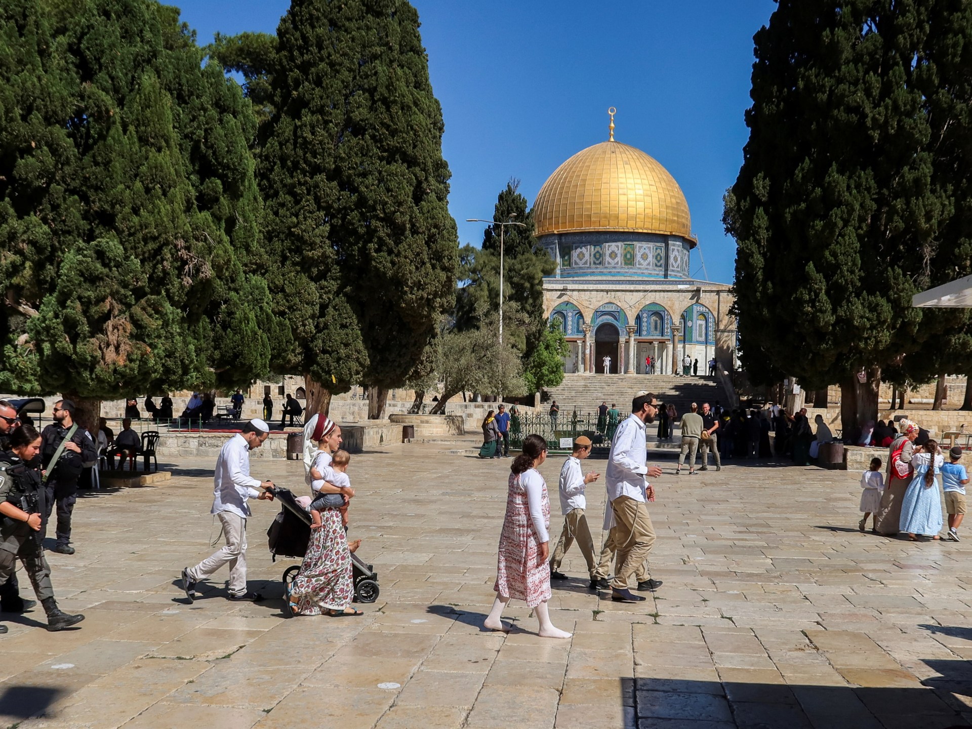 Israeli forces attack Palestinian worshipers at Al-Aqsa Mosque |  News on the Israeli-Palestinian conflict