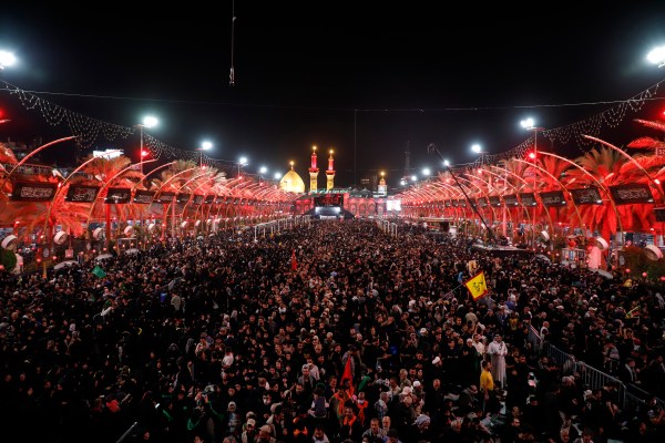 Карбала, Ирак – Всяка година милиони шиитски мюсюлмани и някои