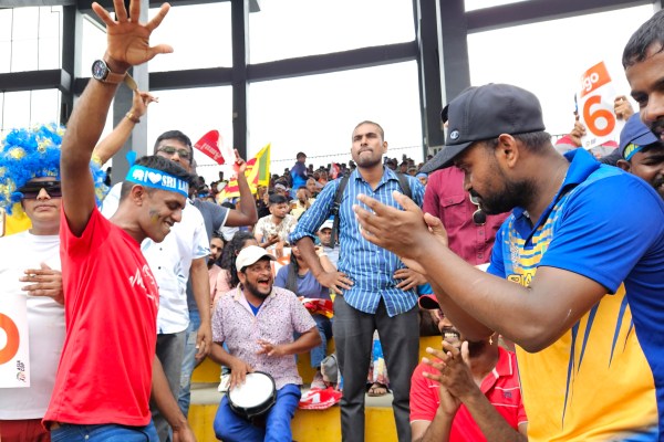 „Действа като балсам“: Как крикетът обединява Шри Ланка по време на криза