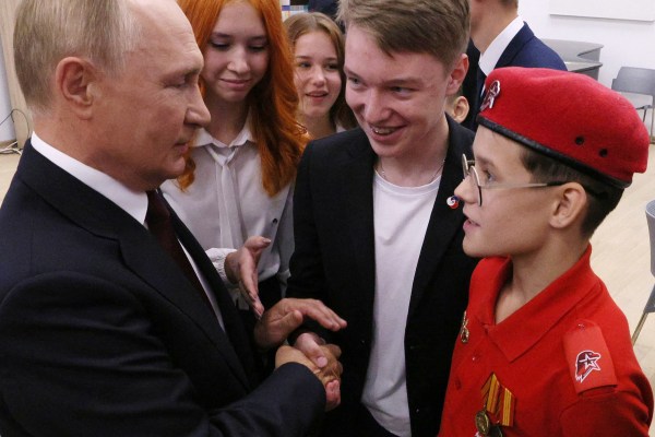 Руските ветерани от войната в Украйна ще преподават курс по отбрана за студенти