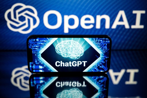 OpenAI въвежда подкани с глас и изображения в ChatGPT